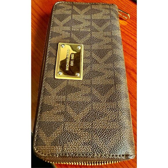 Michael Kors Wallet New no tags Photo shoot sample  $39 $130 - Picture 1 of 5